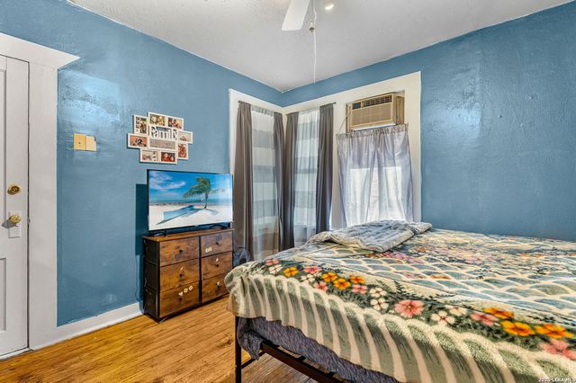 1650 W Laurel, San Antonio, TX 78201