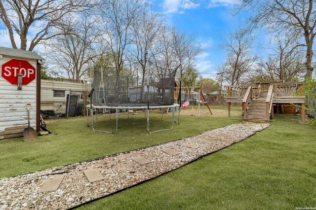 1650 W Laurel, San Antonio, TX 78201