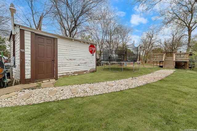 1650 W Laurel, San Antonio, TX 78201