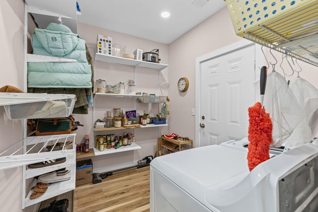 5760 Pilgrim Avenue, Hanahan, SC 29410