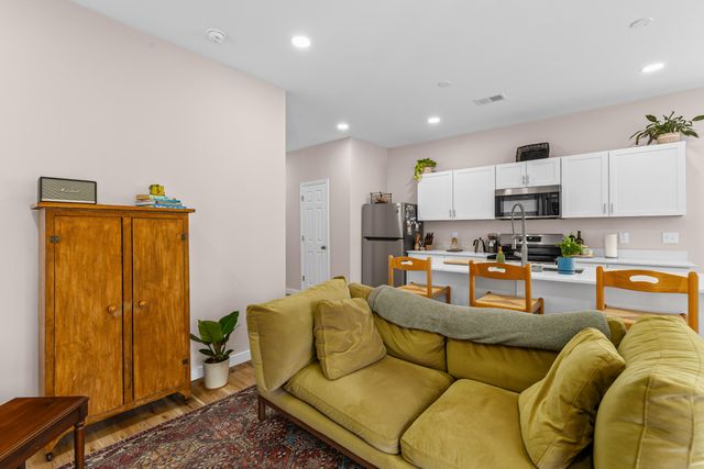 5760 Pilgrim Avenue, Hanahan, SC 29410