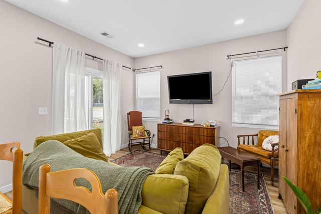 5760 Pilgrim Avenue, Hanahan, SC 29410