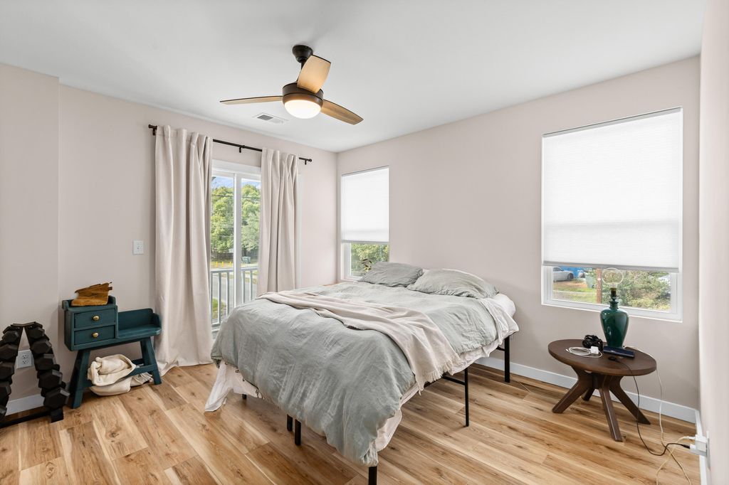 Image 18 of property listing at 5760 Pilgrim Avenue, Hanahan, SC 29410