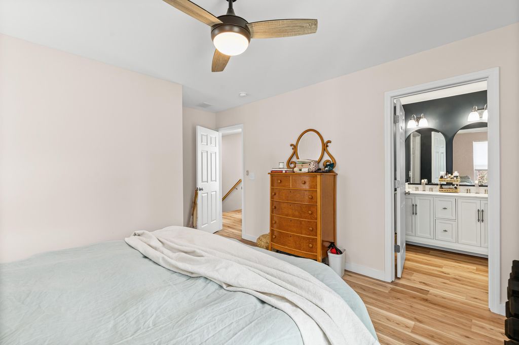 Image 19 of property listing at 5760 Pilgrim Avenue, Hanahan, SC 29410