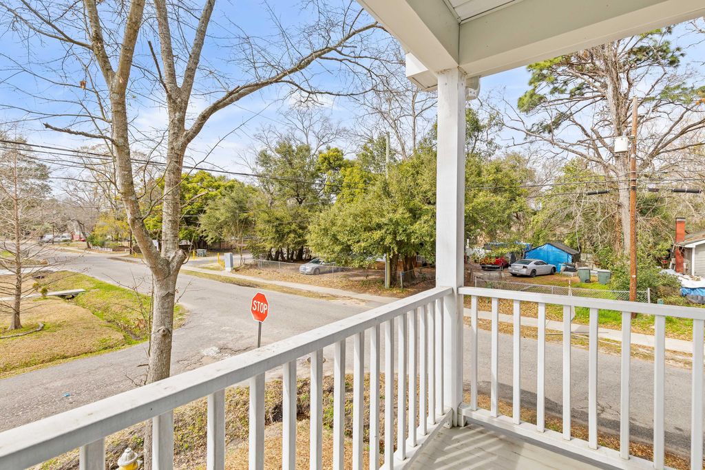 Image 21 of property listing at 5760 Pilgrim Avenue, Hanahan, SC 29410