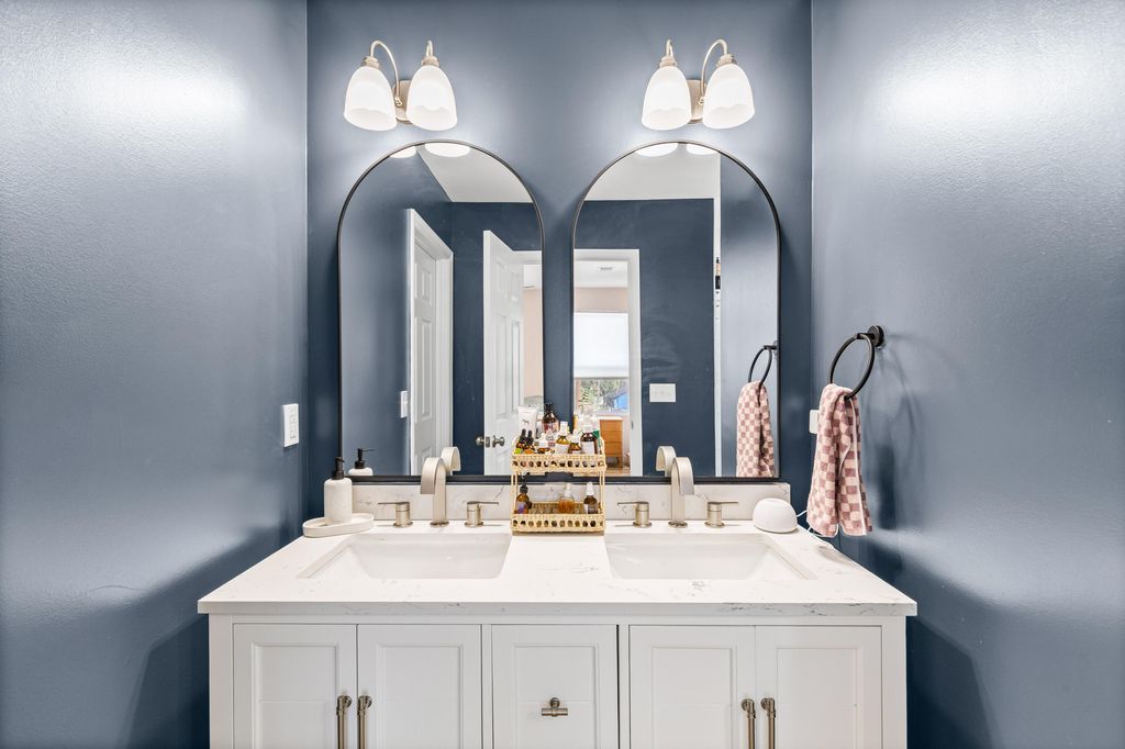 Image 22 of property listing at 5760 Pilgrim Avenue, Hanahan, SC 29410