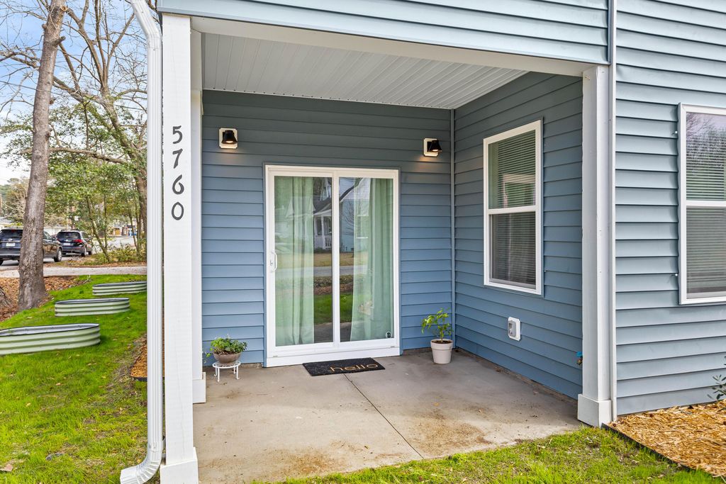 Image 4 of property listing at 5760 Pilgrim Avenue, Hanahan, SC 29410