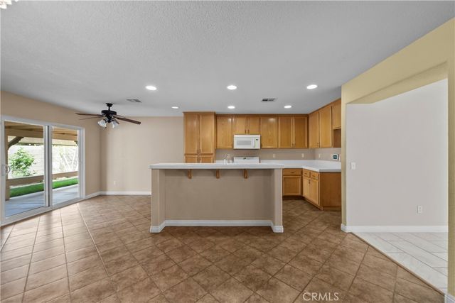 45541 Robinson Drive, Lancaster, CA 93535