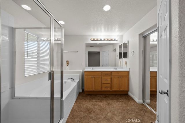 45541 Robinson Drive, Lancaster, CA 93535