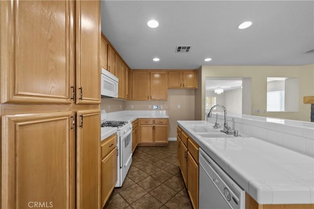 45541 Robinson Drive, Lancaster, CA 93535