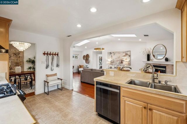 1651 1651 Green Valley Rd., Danville, CA 94526