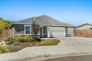 2428 Wolf Creek Place, Tulare, CA 93274