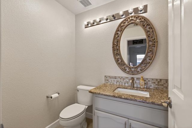 1064 Caragh St, Roseville, CA 95747