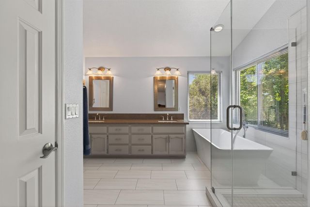 1064 Caragh St, Roseville, CA 95747
