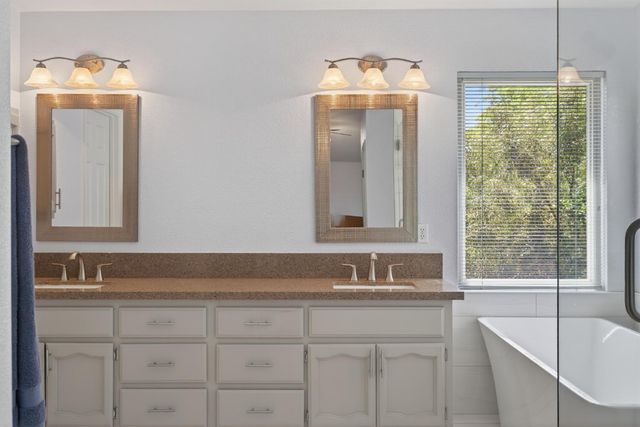1064 Caragh St, Roseville, CA 95747