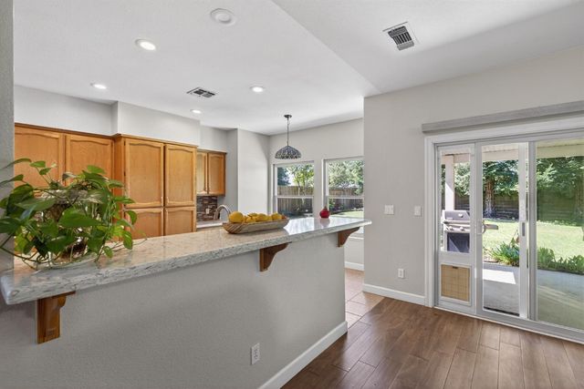 1064 Caragh St, Roseville, CA 95747