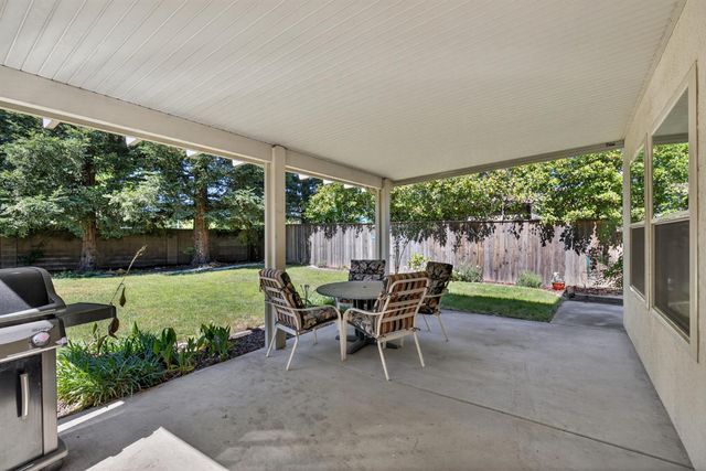 1064 Caragh St, Roseville, CA 95747