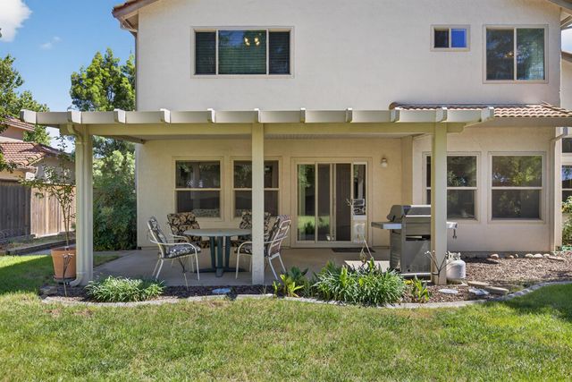 1064 Caragh St, Roseville, CA 95747