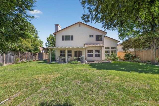 1064 Caragh St, Roseville, CA 95747