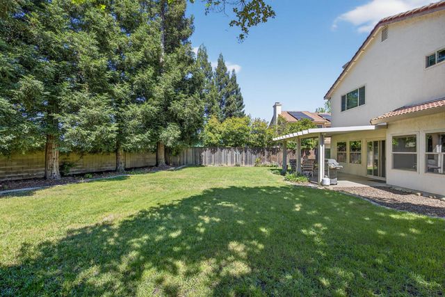 1064 Caragh St, Roseville, CA 95747