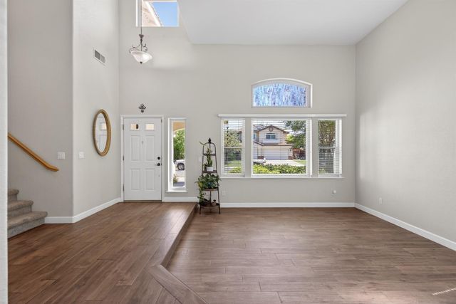 1064 Caragh St, Roseville, CA 95747