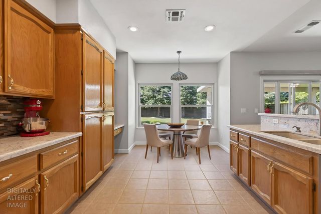 1064 Caragh St, Roseville, CA 95747