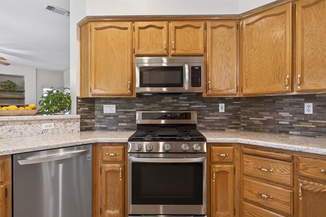 1064 Caragh St, Roseville, CA 95747