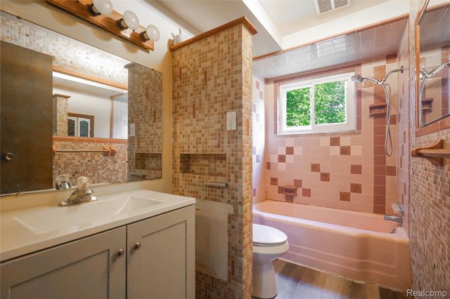 3988 Dill Drive, Waterford Charter Township, MI 48329