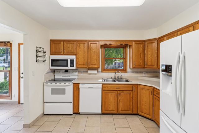 711 E 12th Street N, Newton, IA 50208