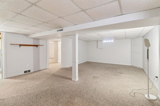 711 E 12th Street N, Newton, IA 50208