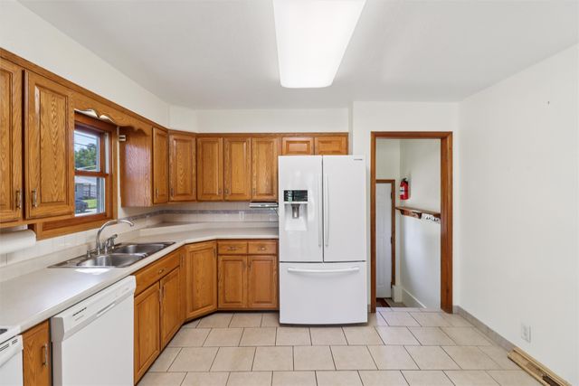 711 E 12th Street N, Newton, IA 50208