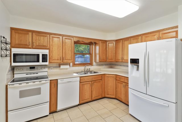 711 E 12th Street N, Newton, IA 50208