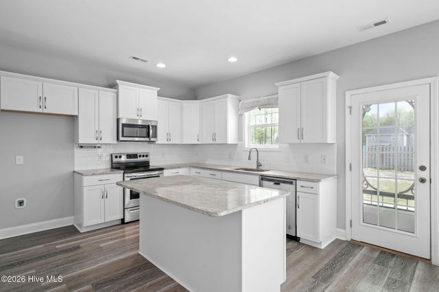 455 Jasmine Way, Burgaw, NC 28425