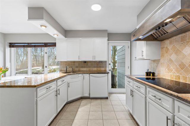 17 Leatherstocking Lane, Mamaroneck, NY 10543