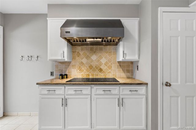 17 Leatherstocking Lane, Mamaroneck, NY 10543