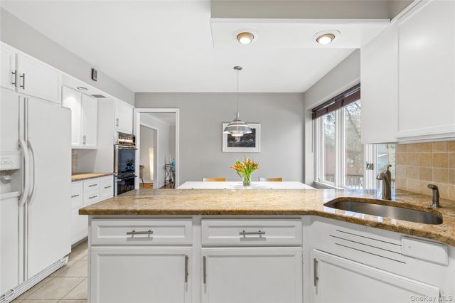 17 Leatherstocking Lane, Mamaroneck, NY 10543