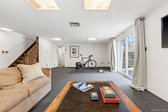 17 Leatherstocking Lane, Mamaroneck, NY 10543