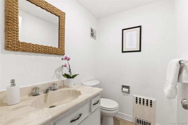 17 Leatherstocking Lane, Mamaroneck, NY 10543