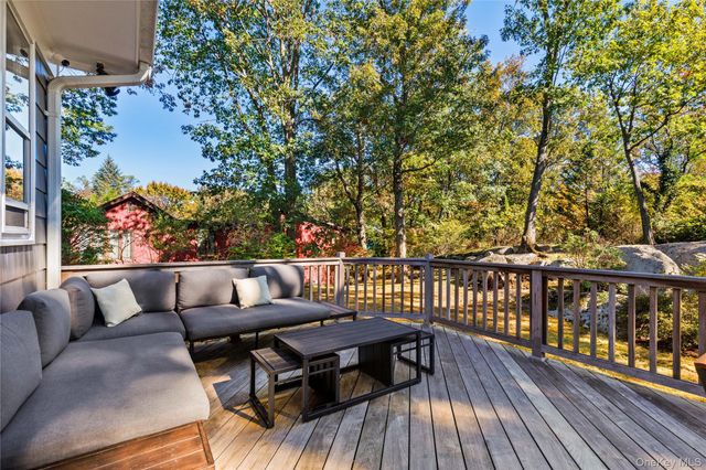 17 Leatherstocking Lane, Mamaroneck, NY 10543