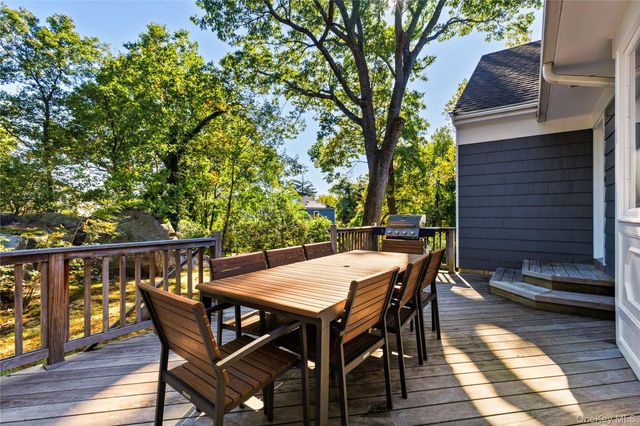 17 Leatherstocking Lane, Mamaroneck, NY 10543