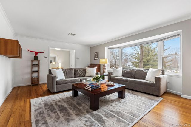 17 Leatherstocking Lane, Mamaroneck, NY 10543