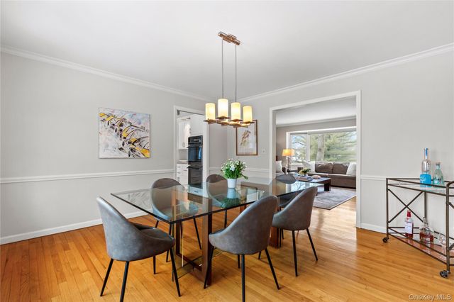 17 Leatherstocking Lane, Mamaroneck, NY 10543