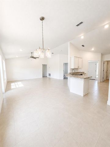 3009 SW Savona Boulevard, Port St. Lucie, FL 34953