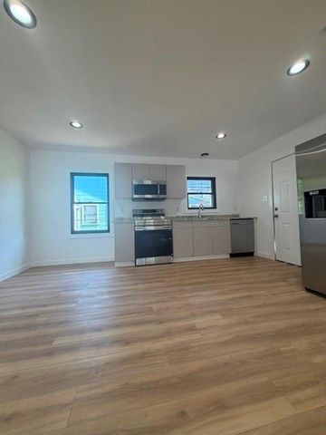 1028 Sealy Street, Galveston, TX 77550