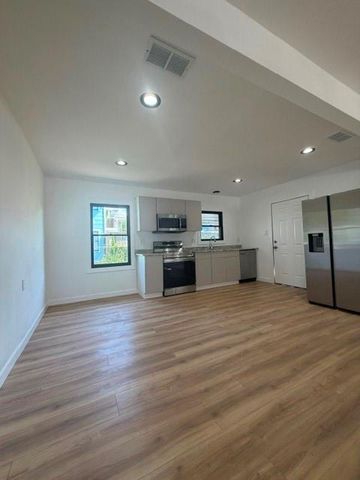1028 Sealy Street, Galveston, TX 77550