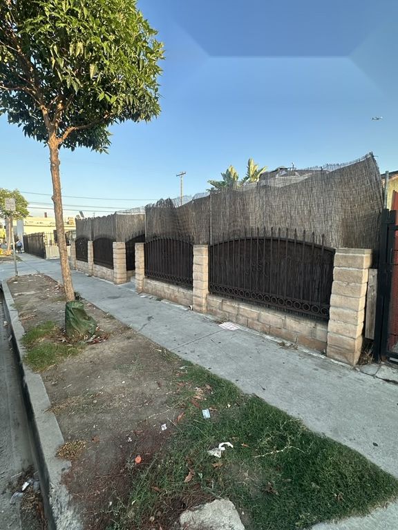 1024 W 88th, Los Angeles, CA 90044 — photo 2