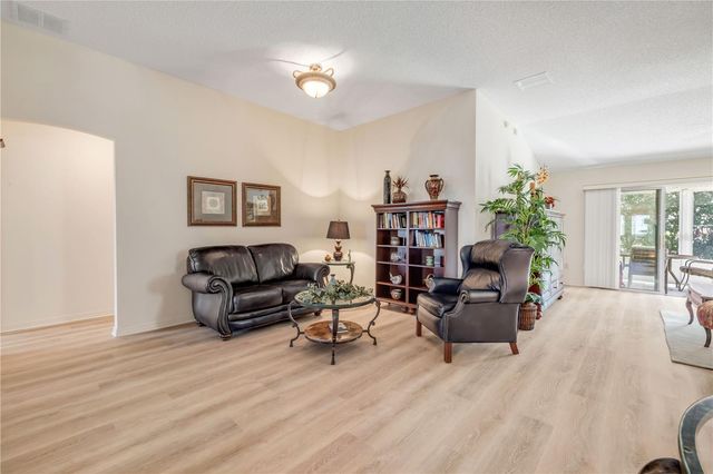 298 SOCIETY HILL CIRCLE, The Villages, FL 32162