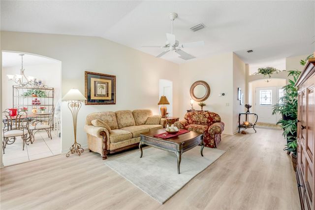 298 SOCIETY HILL CIRCLE, The Villages, FL 32162