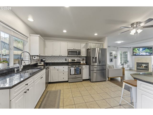 13444 Se PIPER Dr, Happy Valley, OR 97086