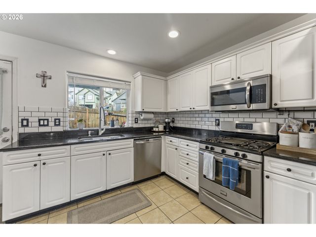 13444 Se PIPER Dr, Happy Valley, OR 97086